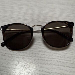 Classic Round Women’s Sunglasses - Tortoiseshell Frame, Black Lenses